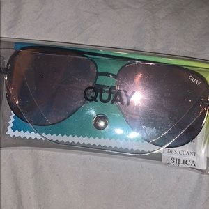 NWOT Quay aviator sunglasses
